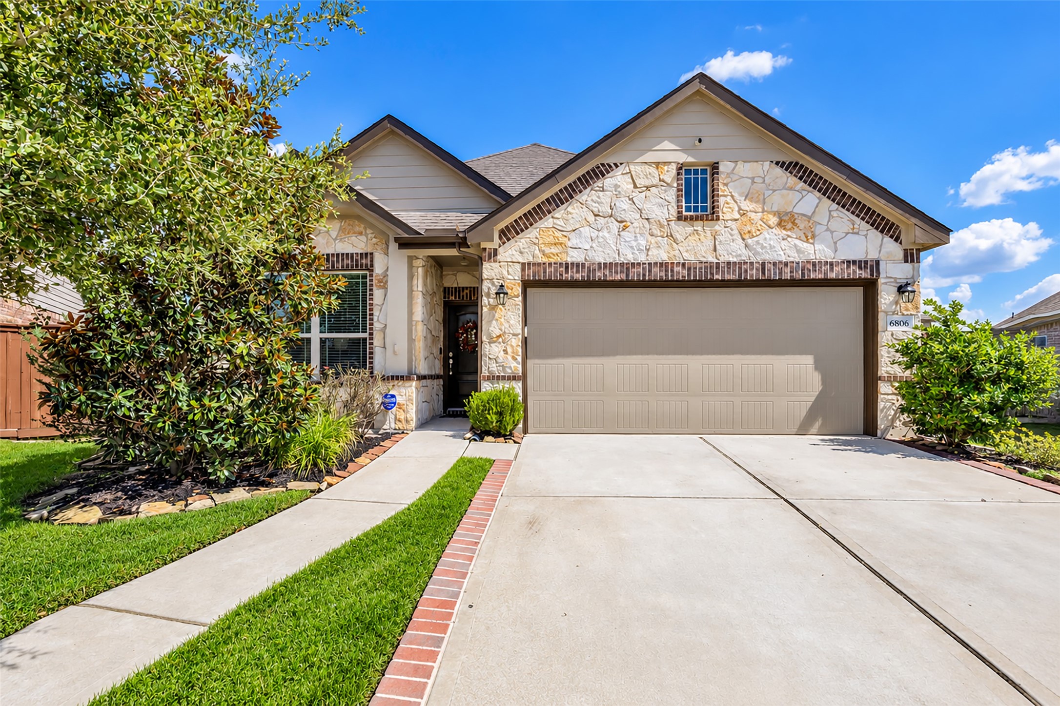 6806 Hartford Cliff Court Property Photo 1