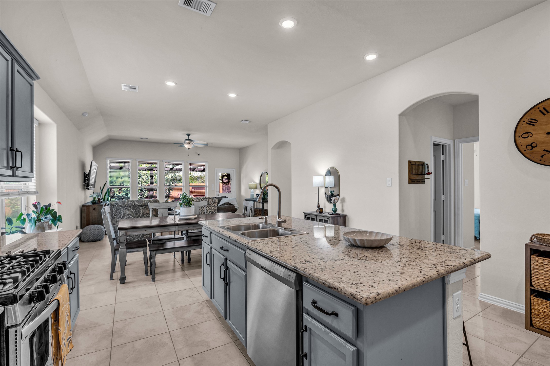 6806 Hartford Cliff Court Property Photo 7