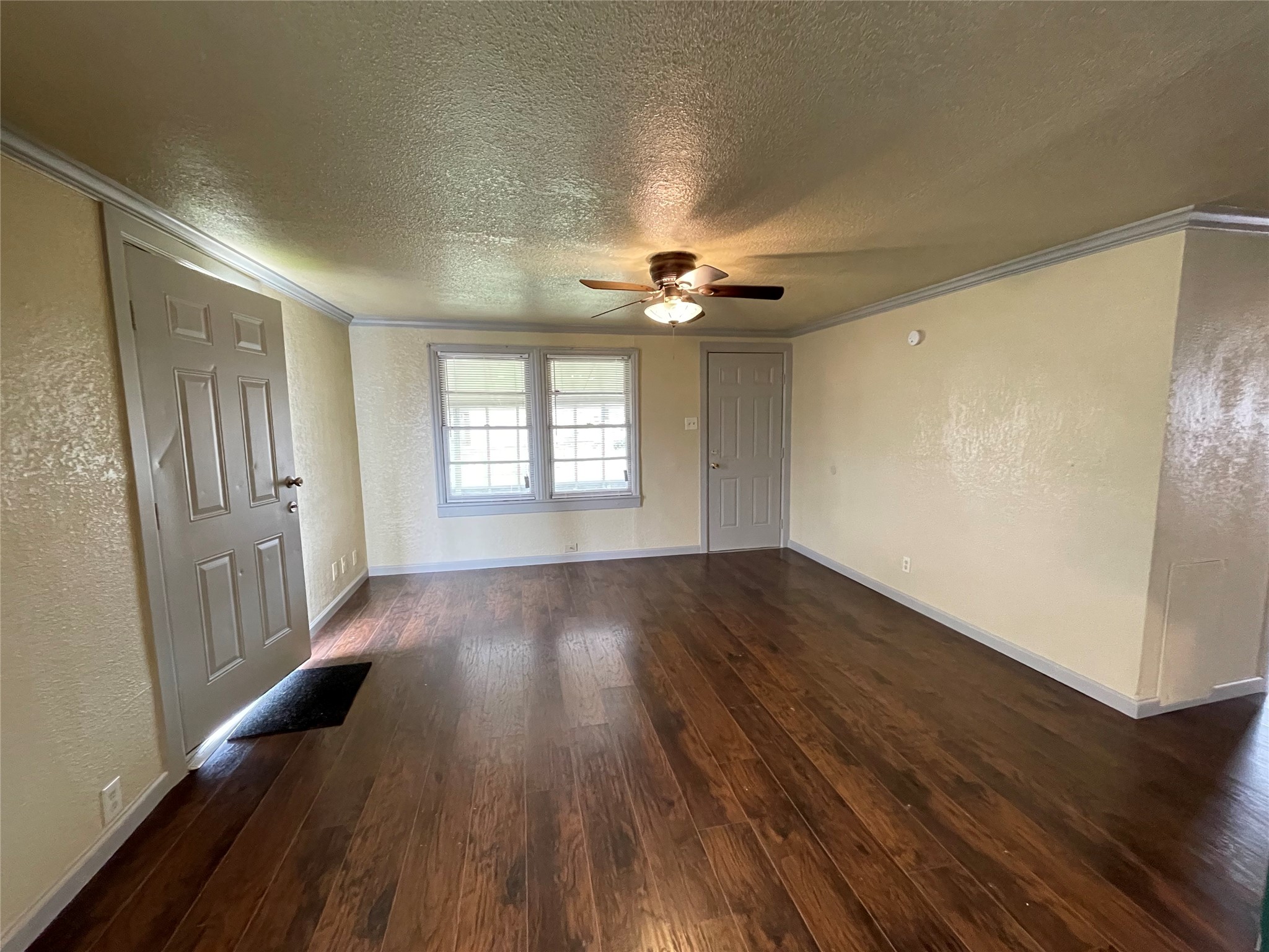 609 N Avenue D Property Photo 2