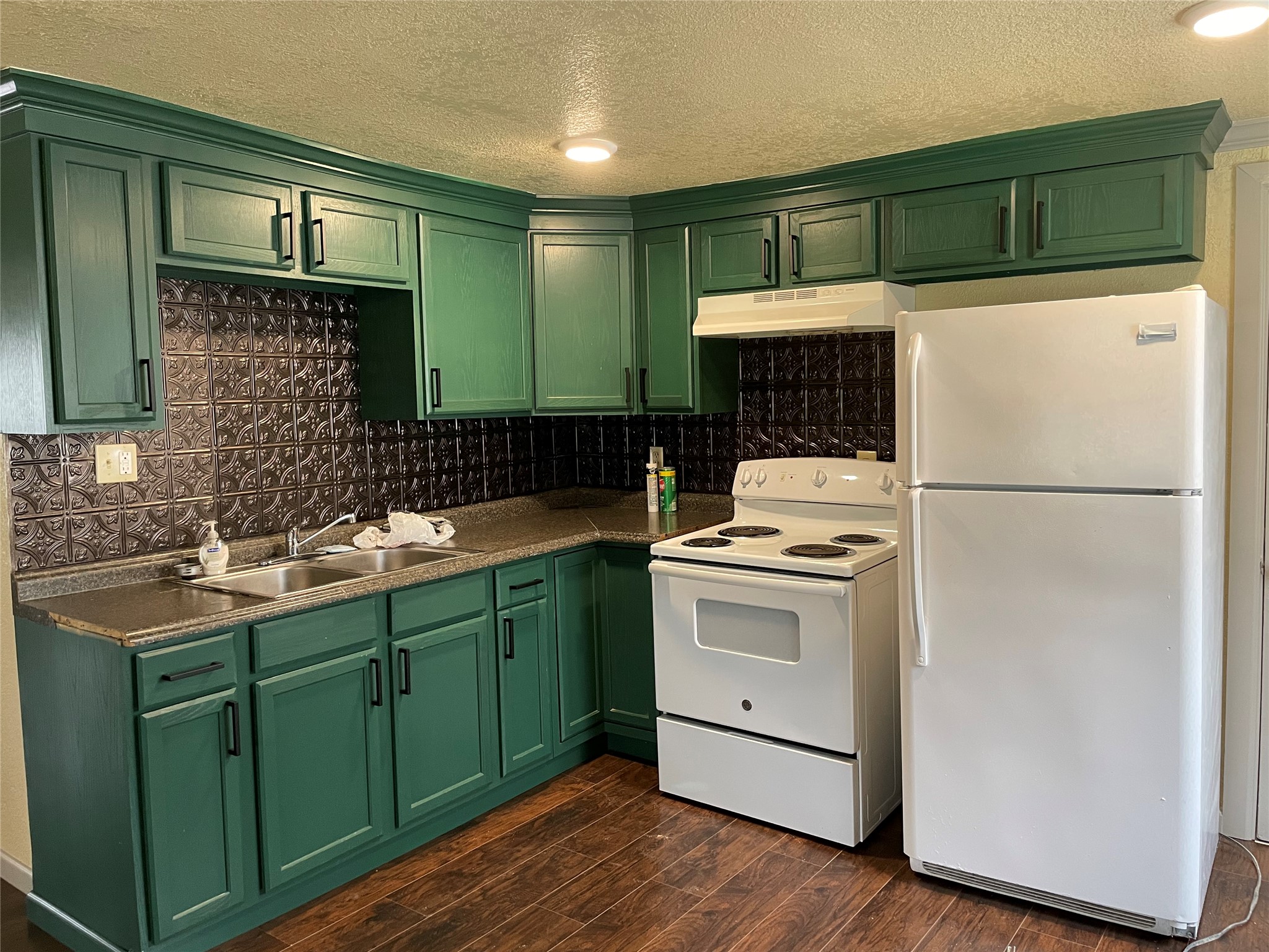 609 N Avenue D Property Photo 4