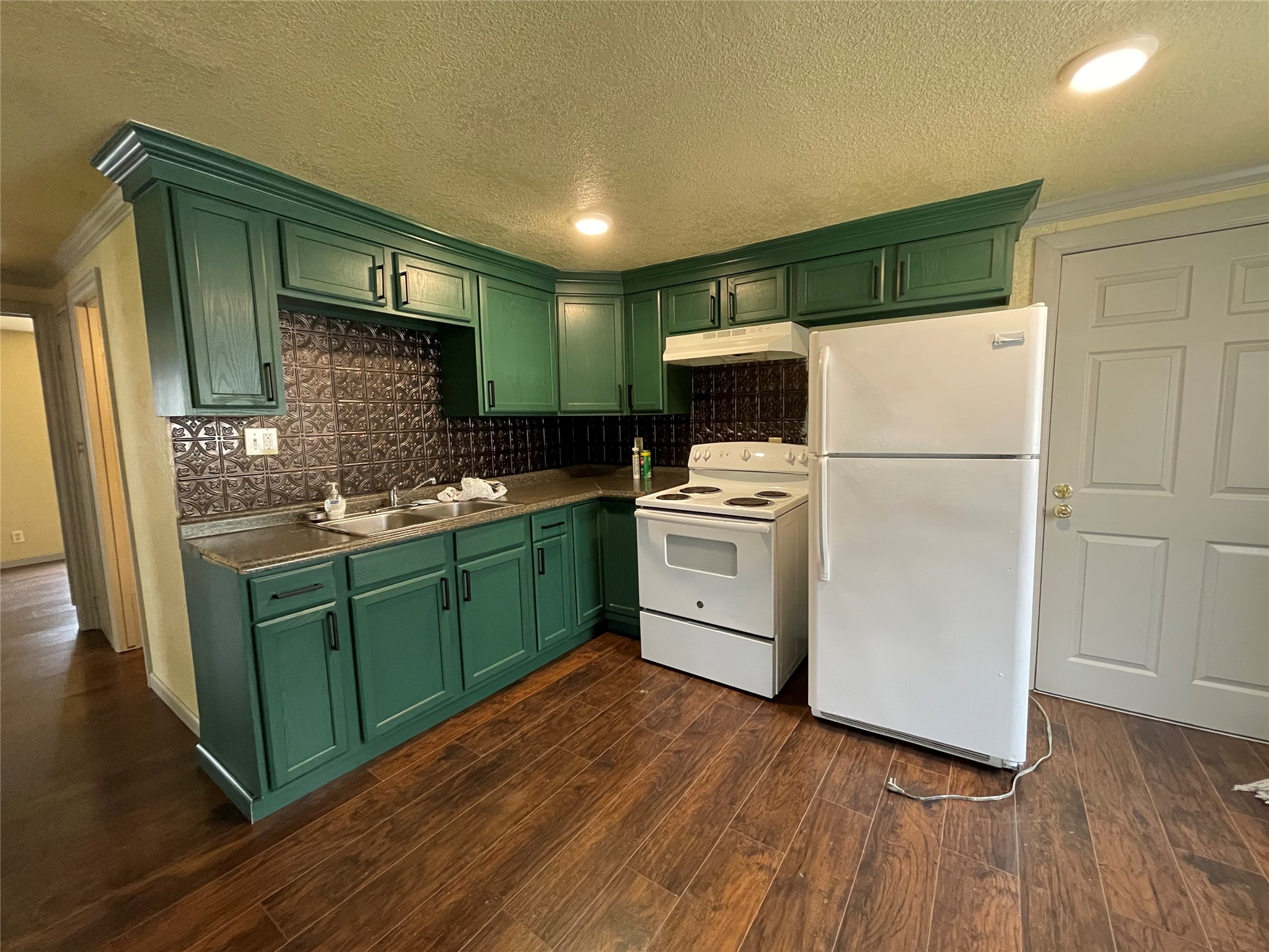 609 N Avenue D Property Photo 5