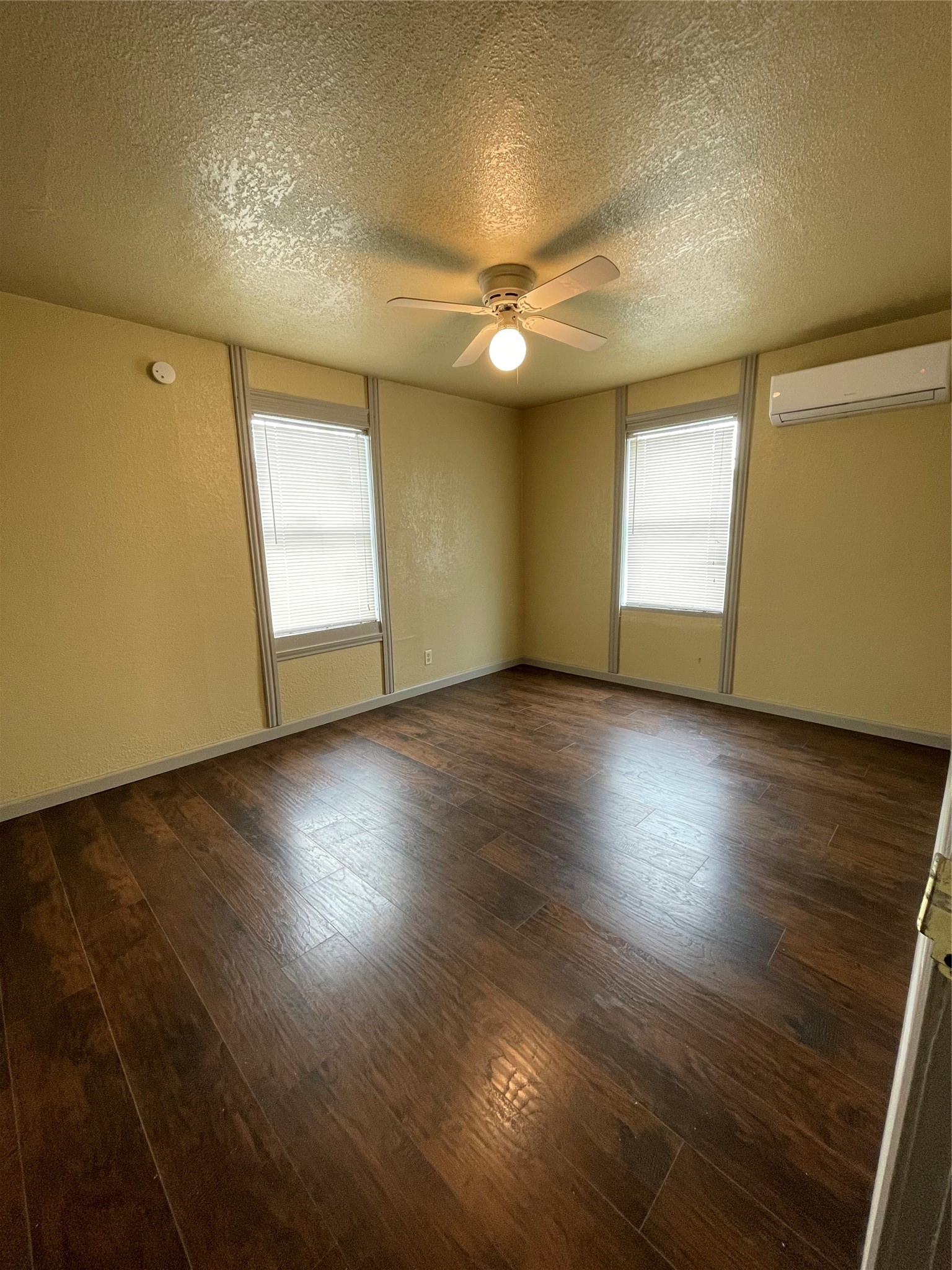609 N Avenue D Property Photo 7