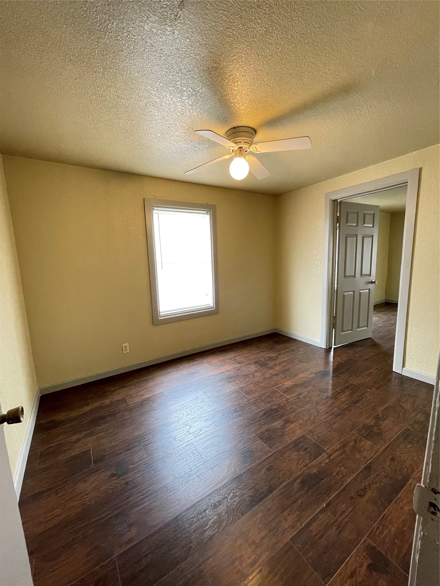 609 N Avenue D Property Photo 8