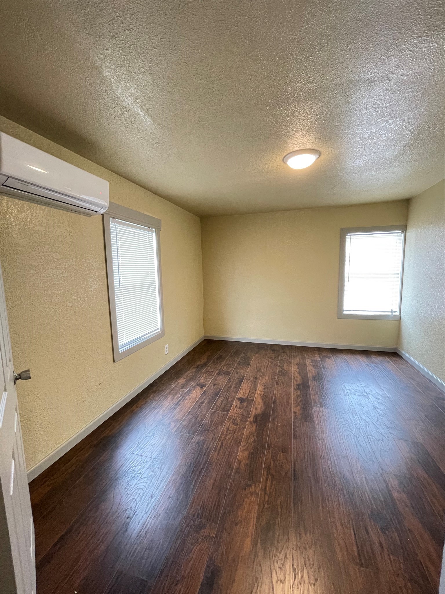 609 N Avenue D Property Photo 9