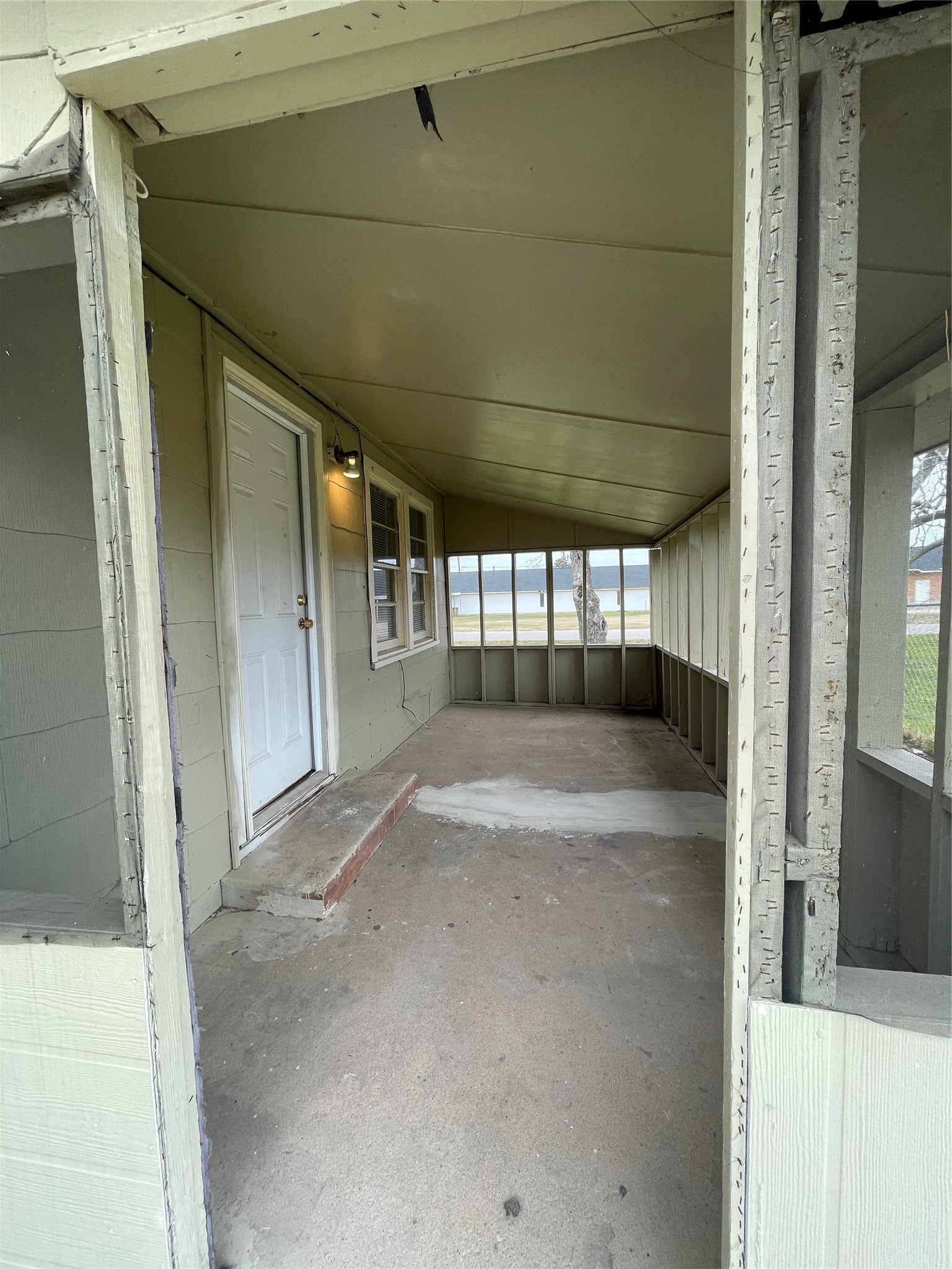 609 N Avenue D Property Photo 10