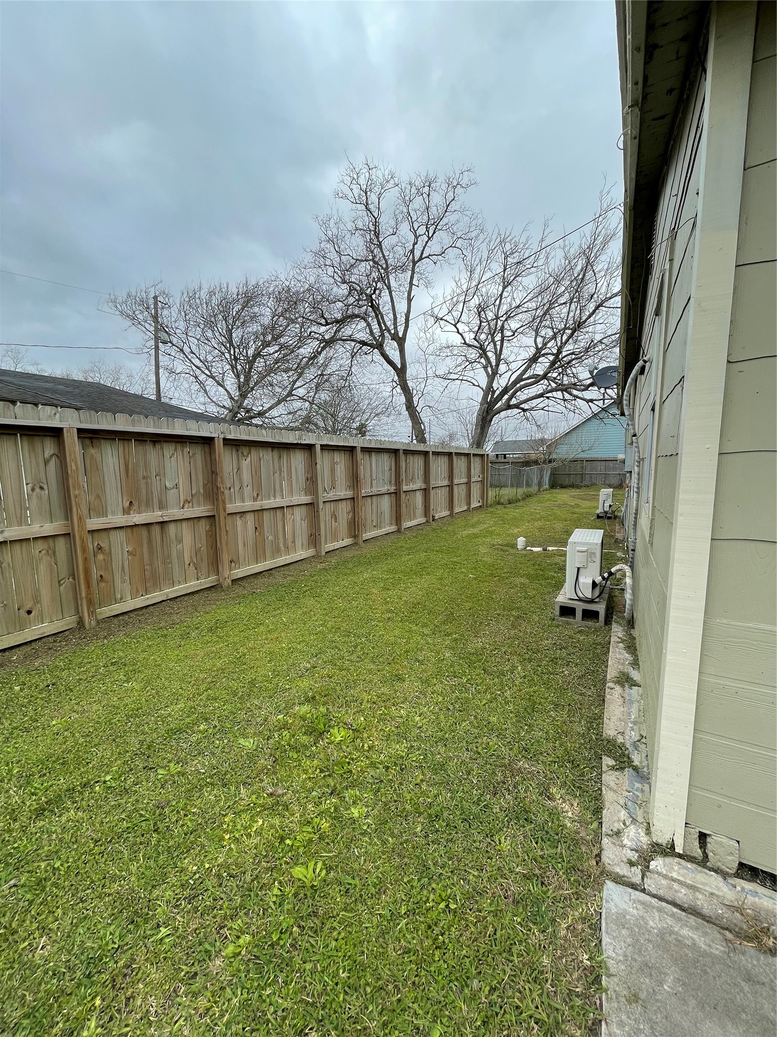 609 N Avenue D Property Photo 11
