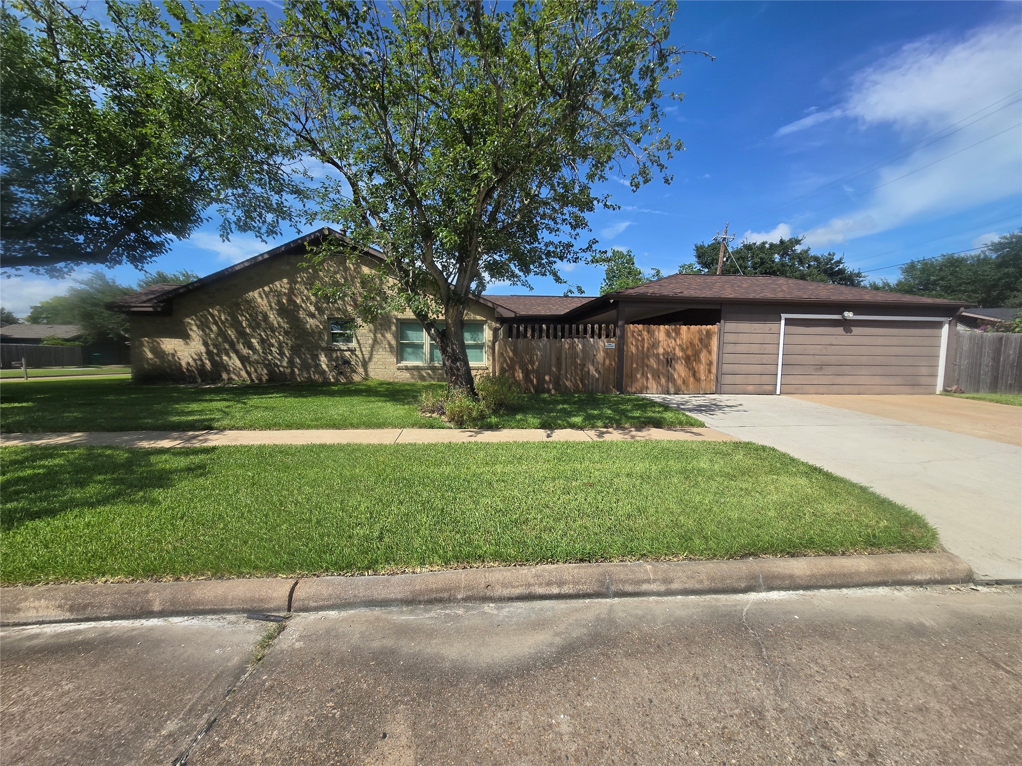 9802 Sagepike Drive Property Photo 3