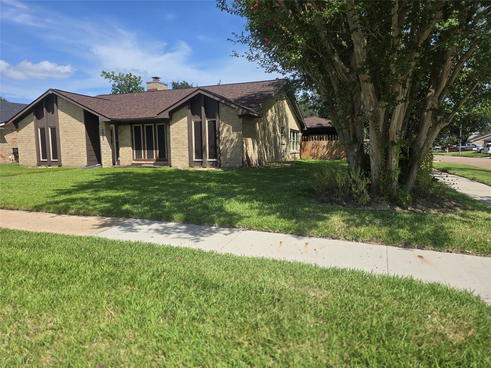 9802 Sagepike Drive Property Photo 4