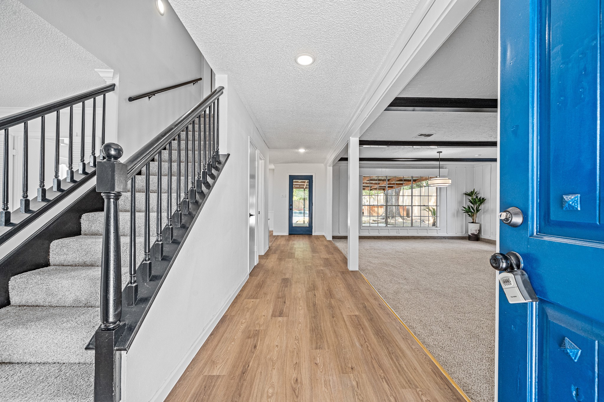 15802 Seattle Street Property Photo 4