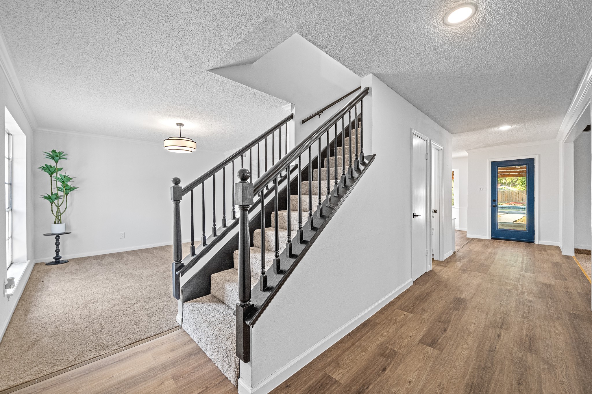 15802 Seattle Street Property Photo 5