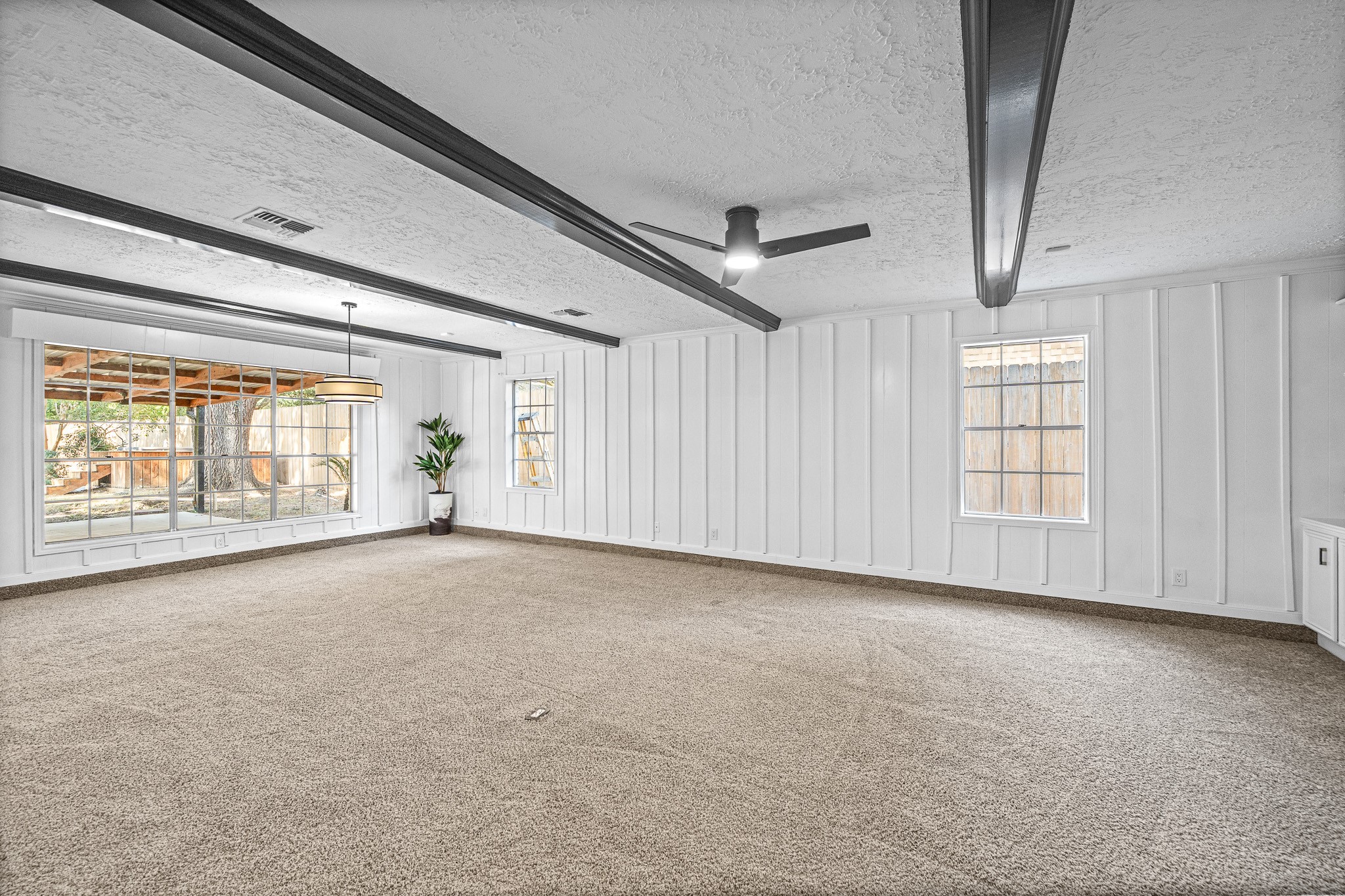 15802 Seattle Street Property Photo 6