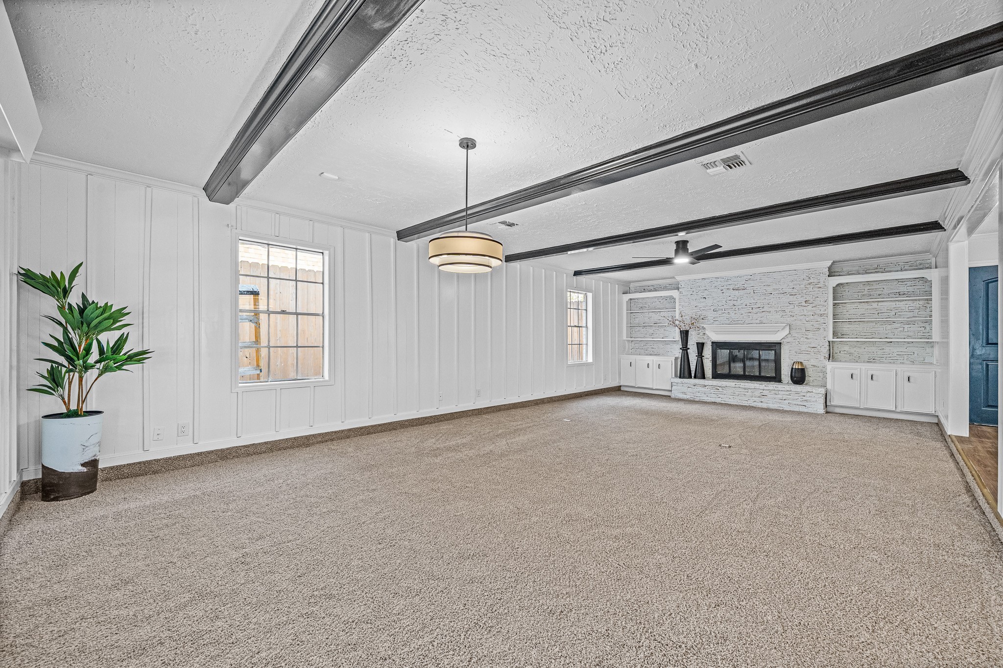 15802 Seattle Street Property Photo 8