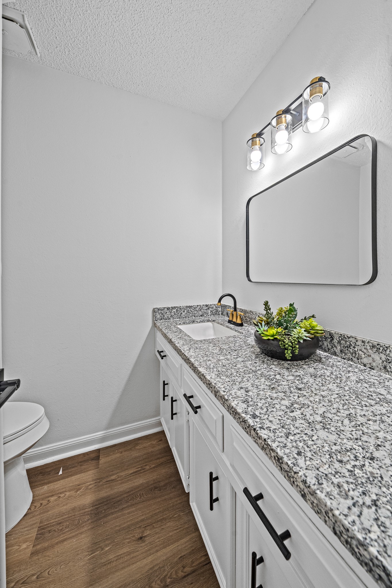 15802 Seattle Street Property Photo 12