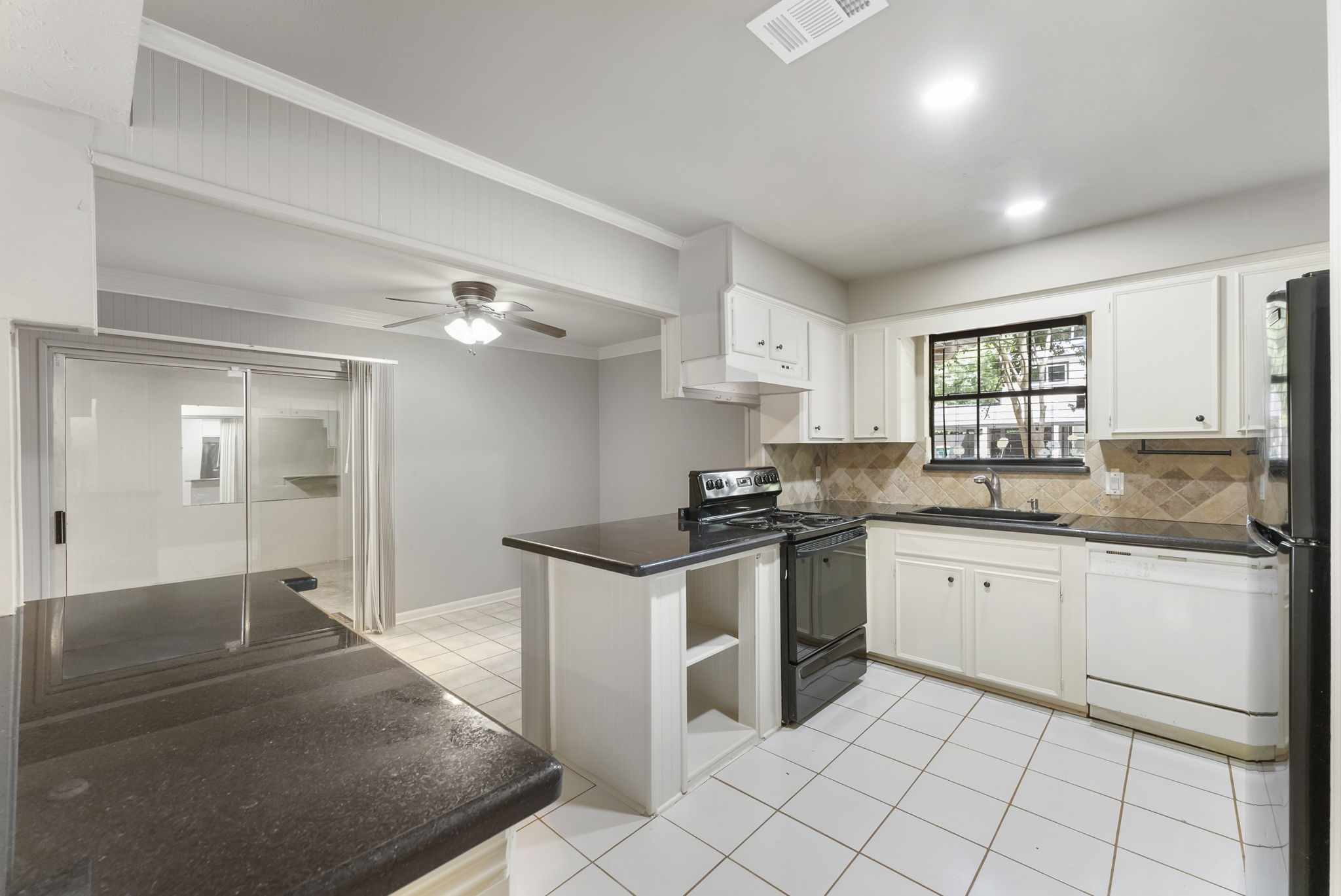 1010 E Red Cedar Circle Property Photo 1