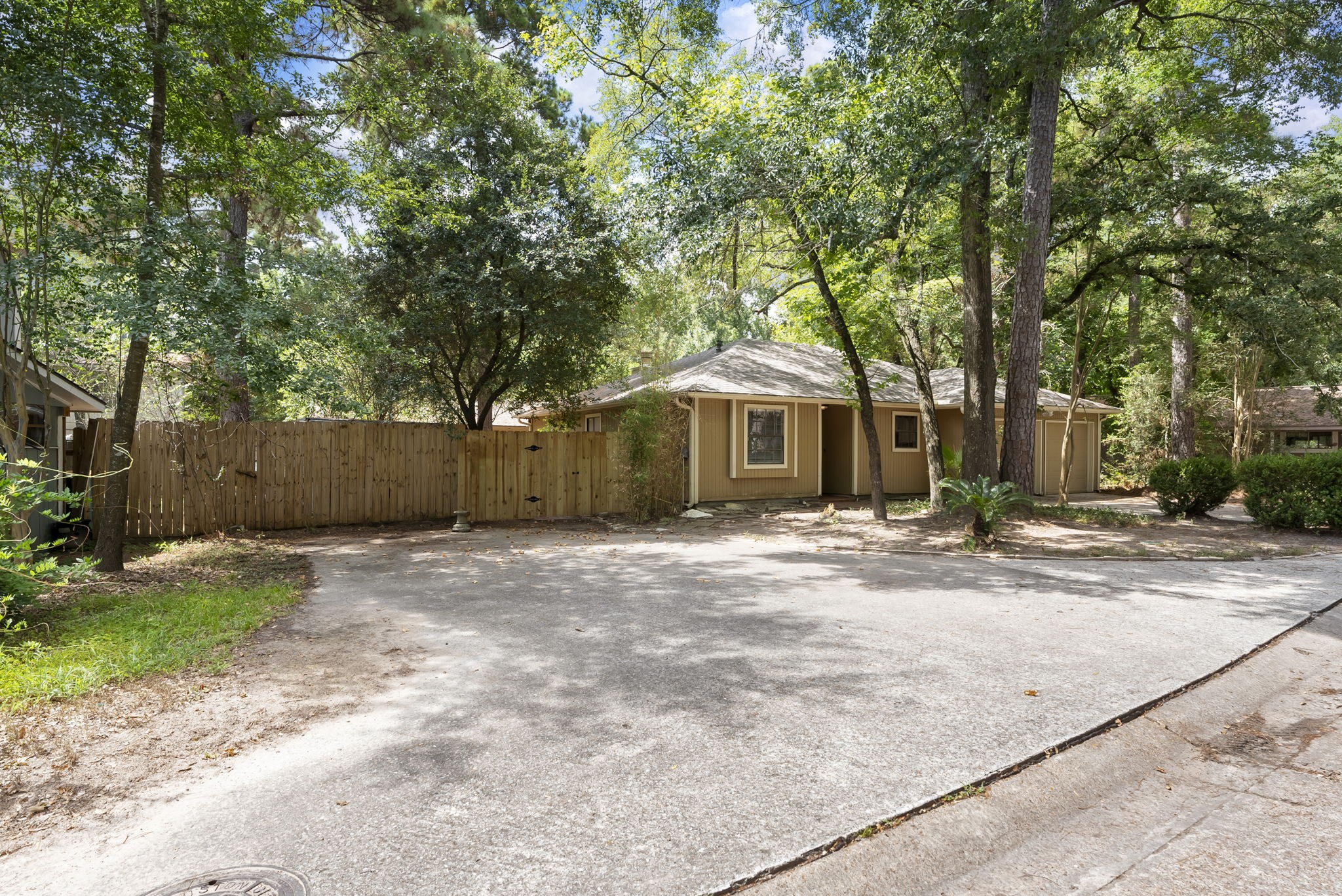 1010 E Red Cedar Circle Property Photo 3