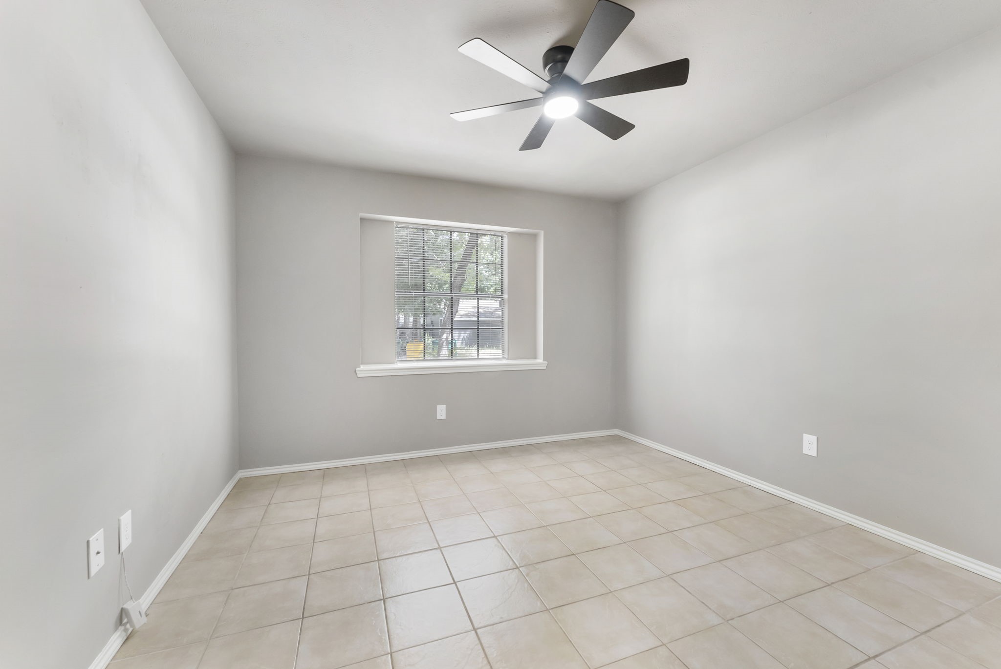 1010 E Red Cedar Circle Property Photo 6