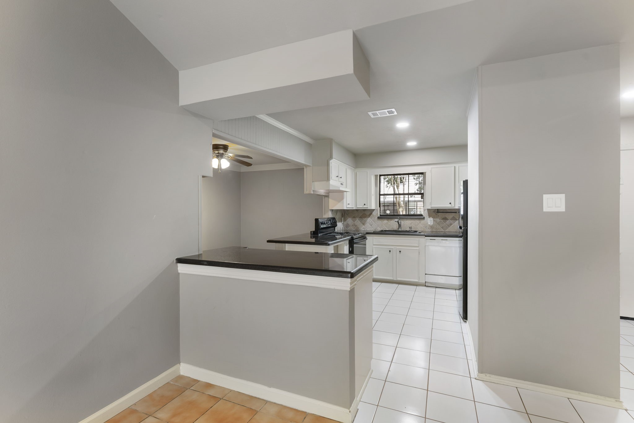 1010 E Red Cedar Circle Property Photo 12