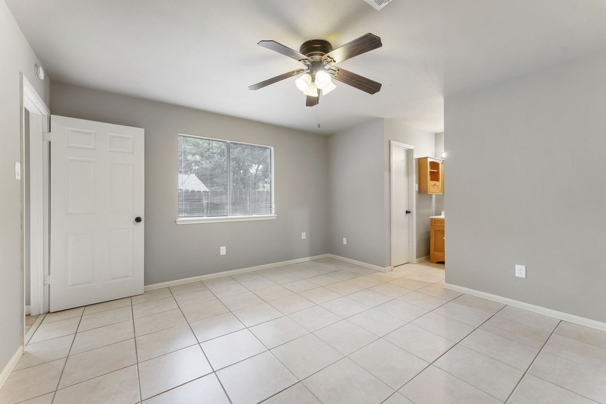 1010 E Red Cedar Circle Property Photo 16