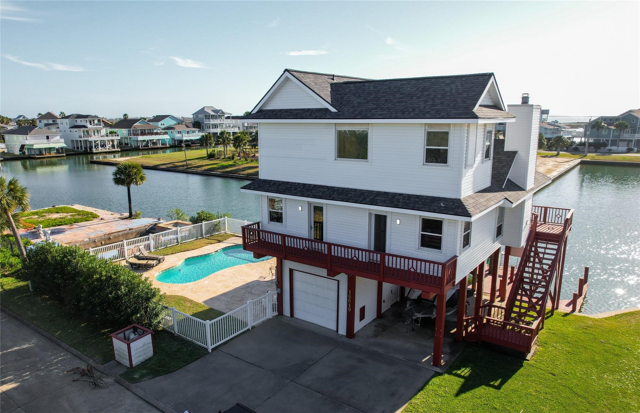 16619 Bayfront Drive Property Photo 2