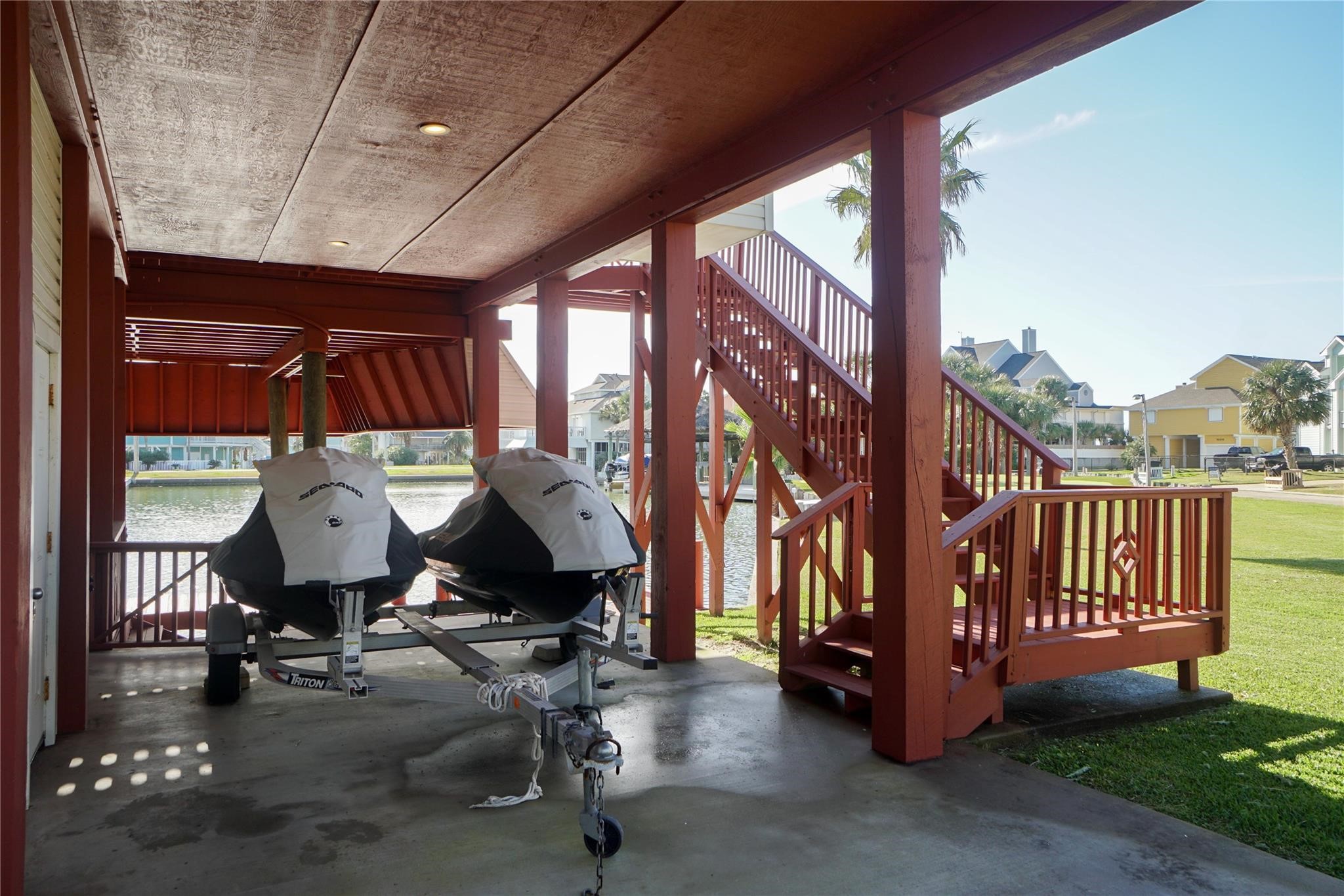 16619 Bayfront Drive Property Photo 4