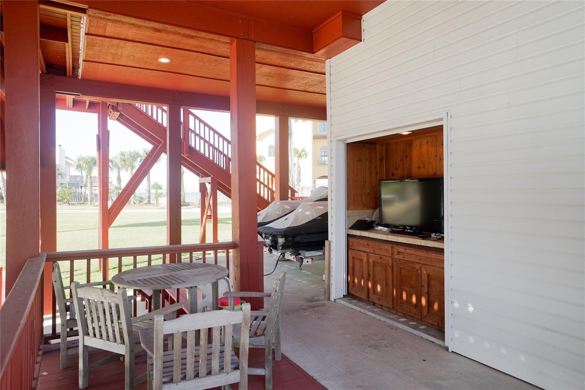 16619 Bayfront Drive Property Photo 5