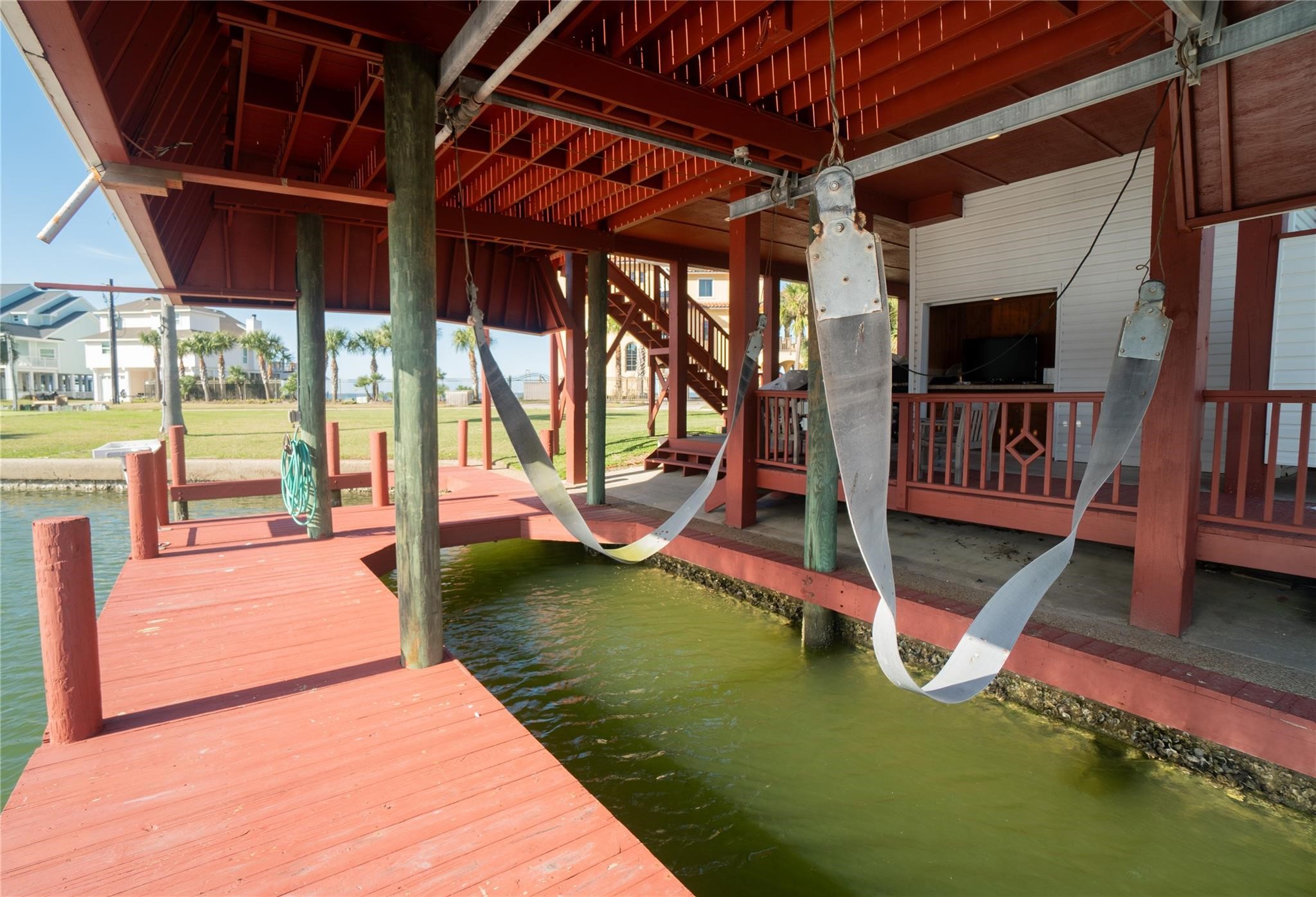 16619 Bayfront Drive Property Photo 8