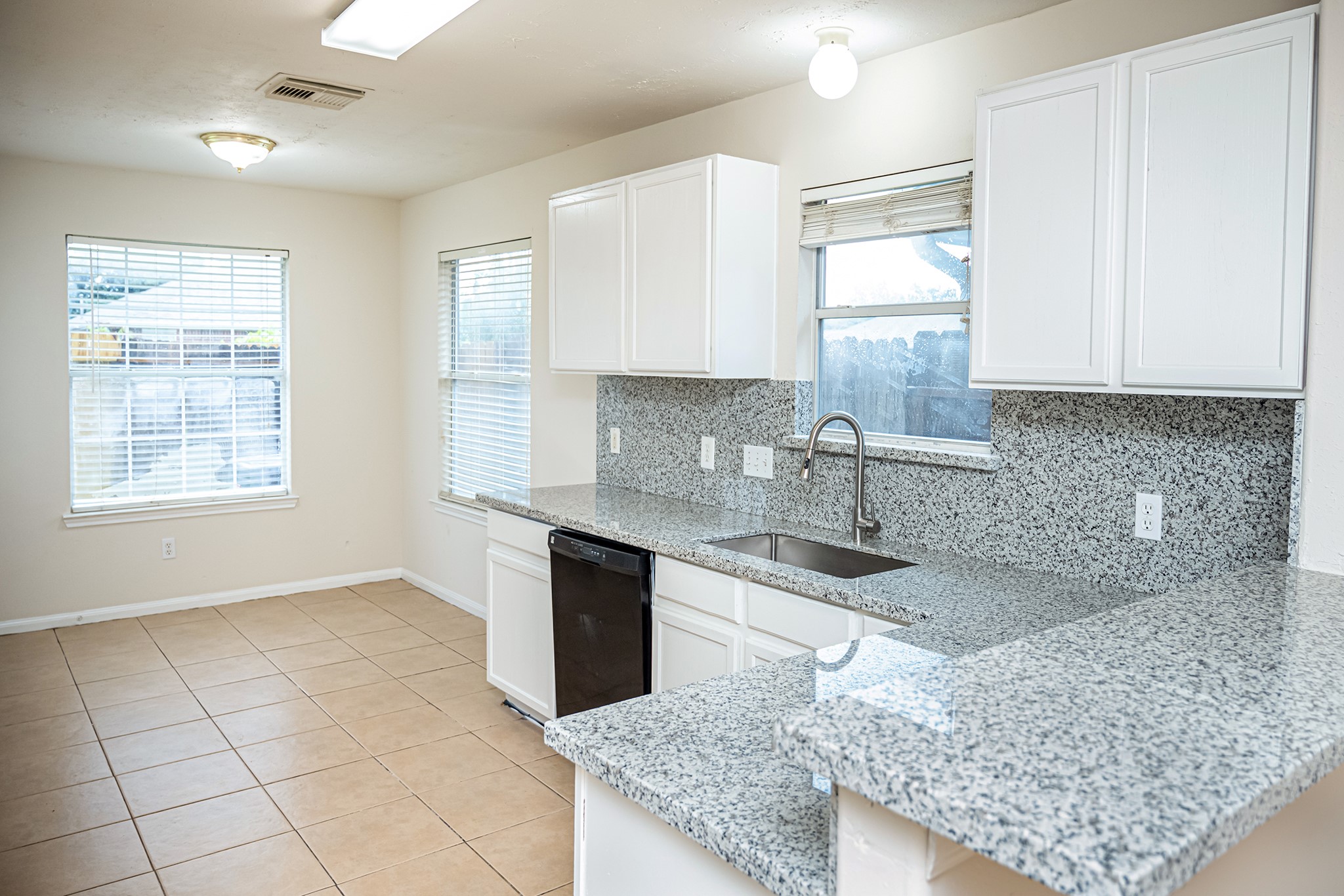 13758 Maximos Drive Property Photo 3