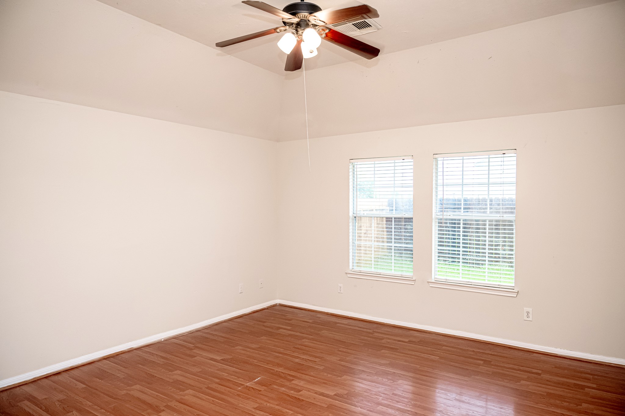 13758 Maximos Drive Property Photo 5