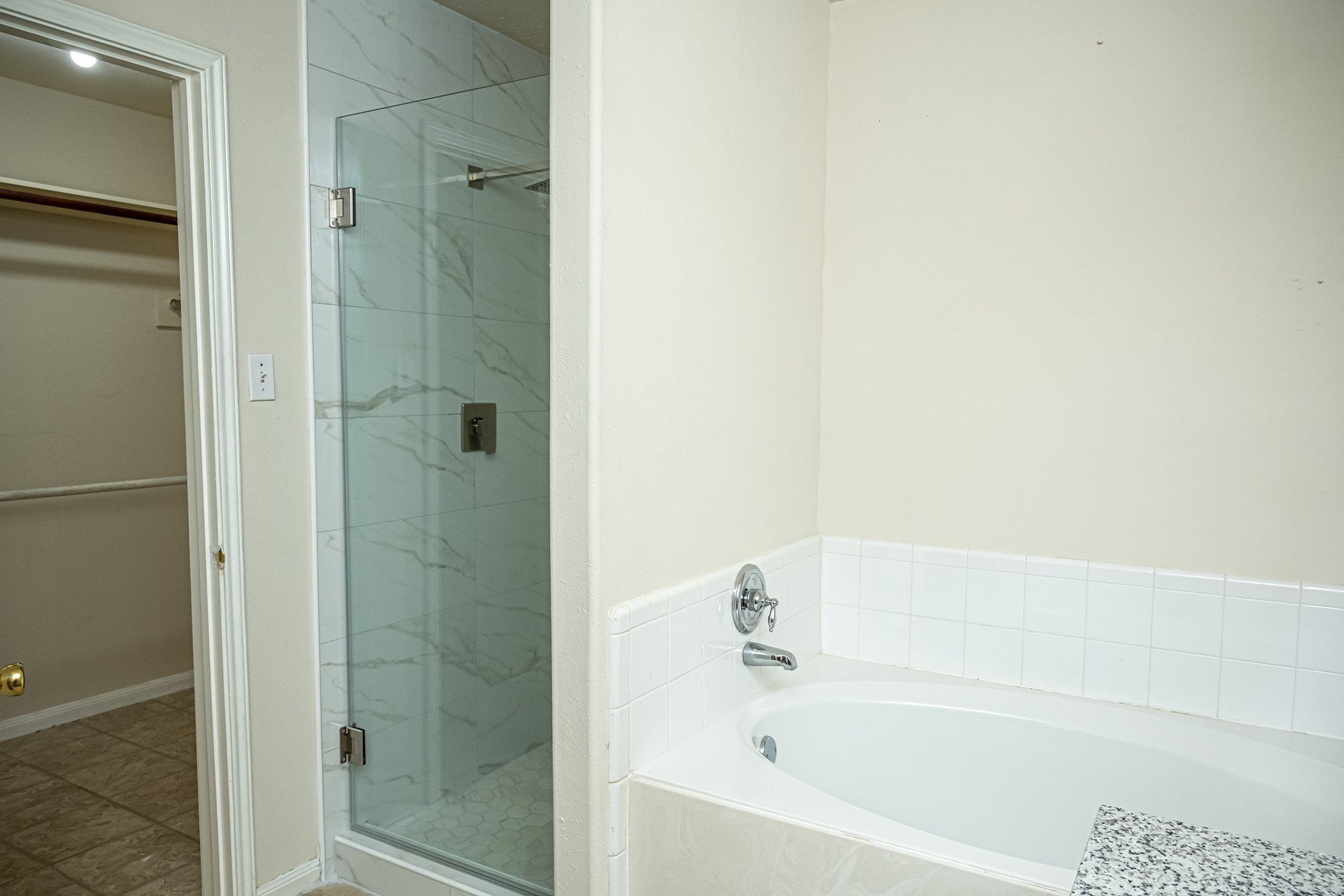 13758 Maximos Drive Property Photo 6
