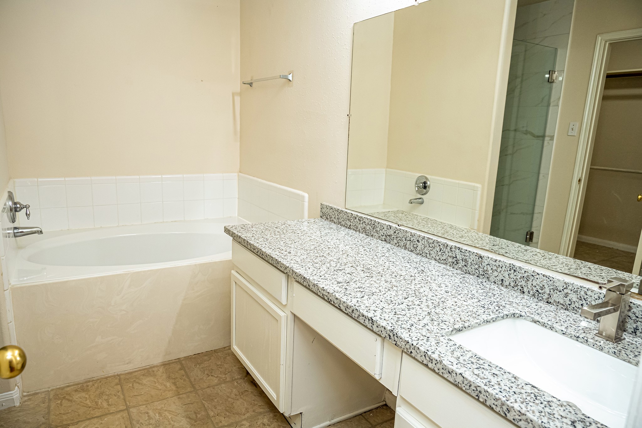 13758 Maximos Drive Property Photo 7