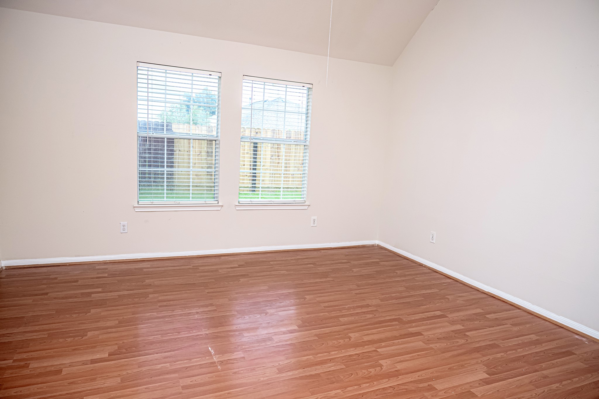 13758 Maximos Drive Property Photo 8