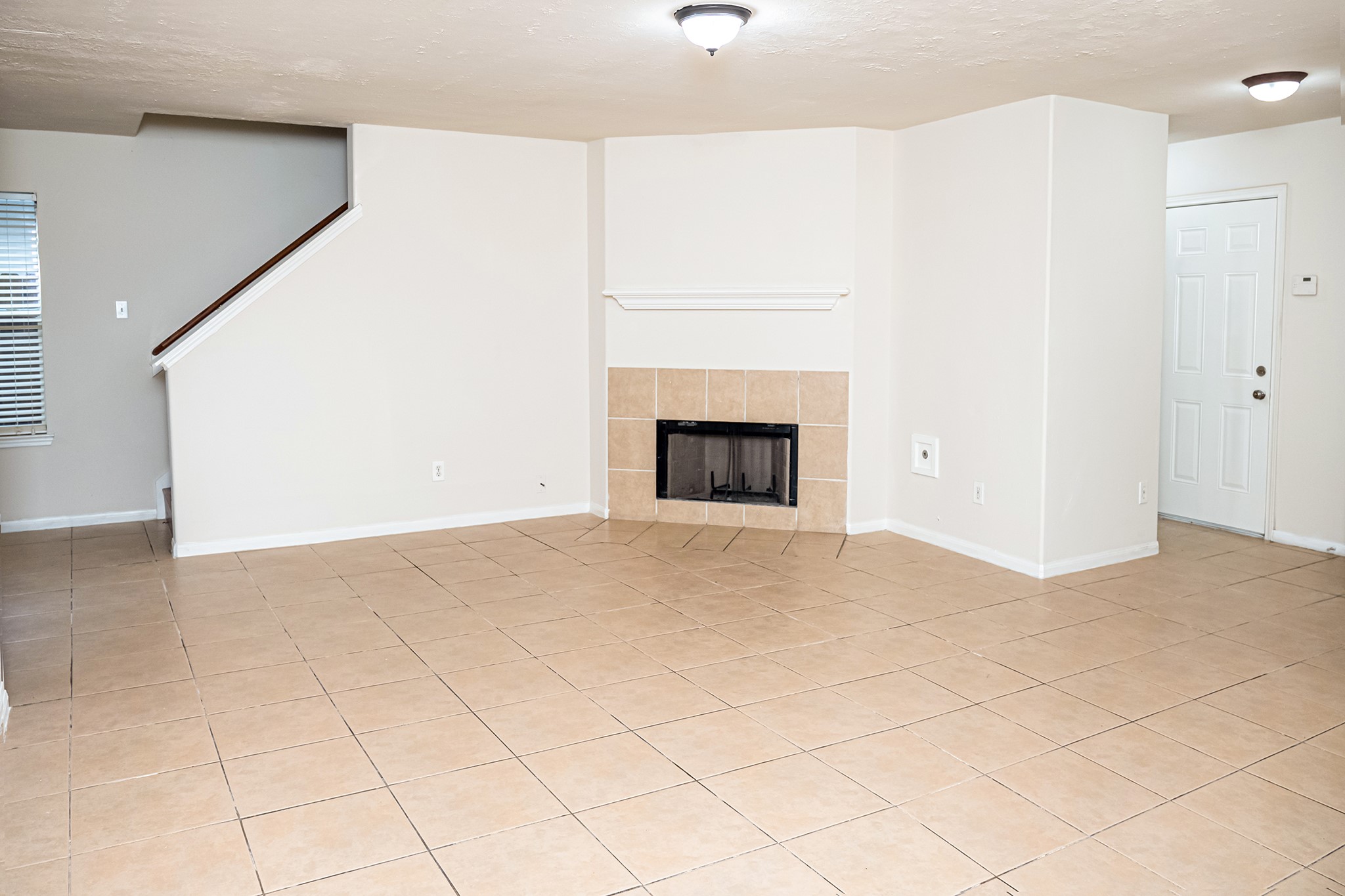 13758 Maximos Drive Property Photo 10