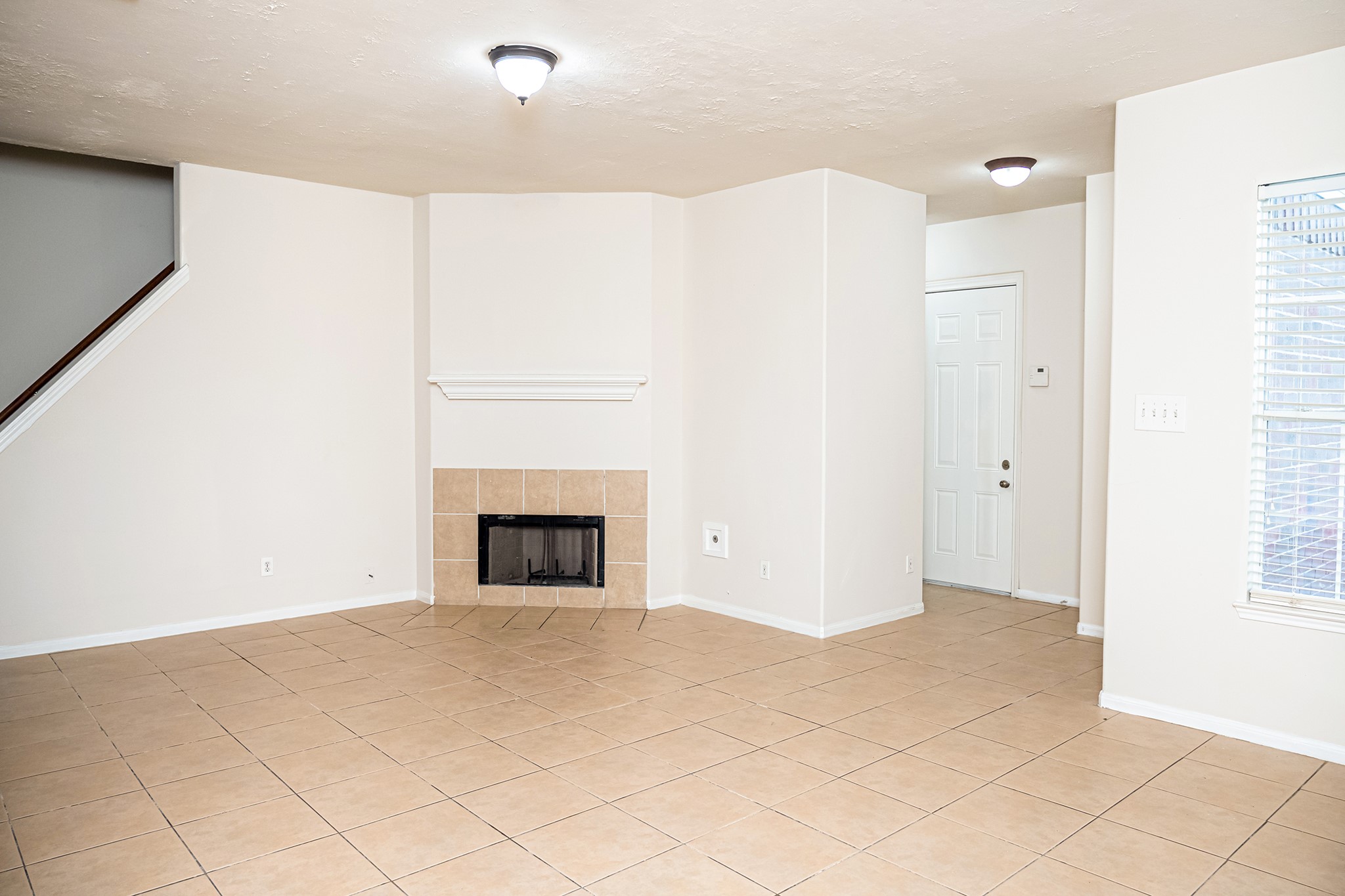 13758 Maximos Drive Property Photo 12