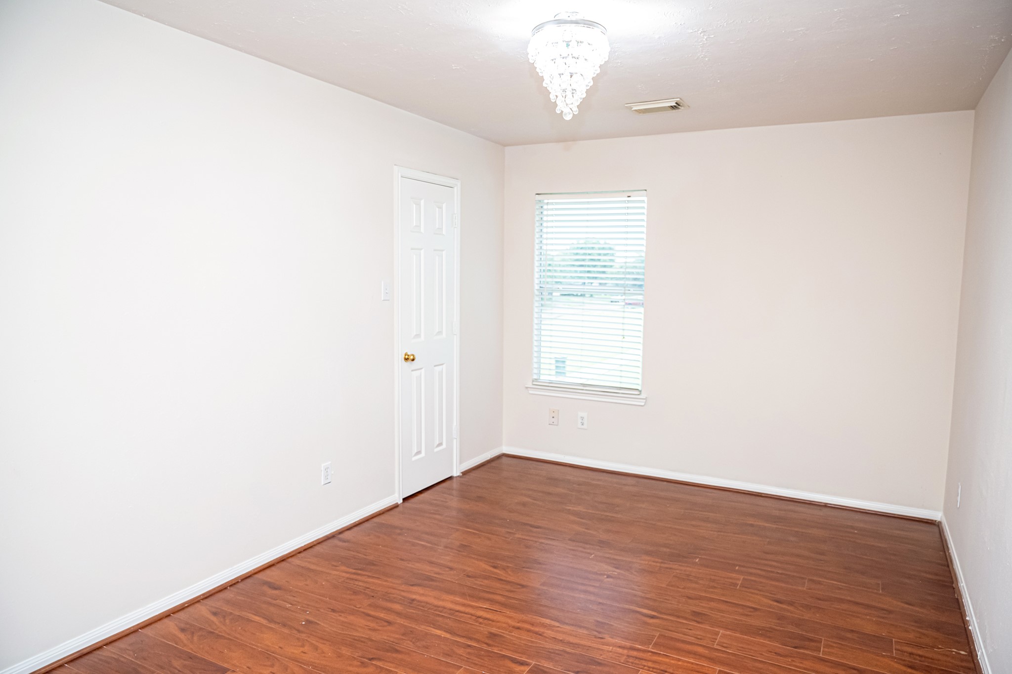 13758 Maximos Drive Property Photo 15