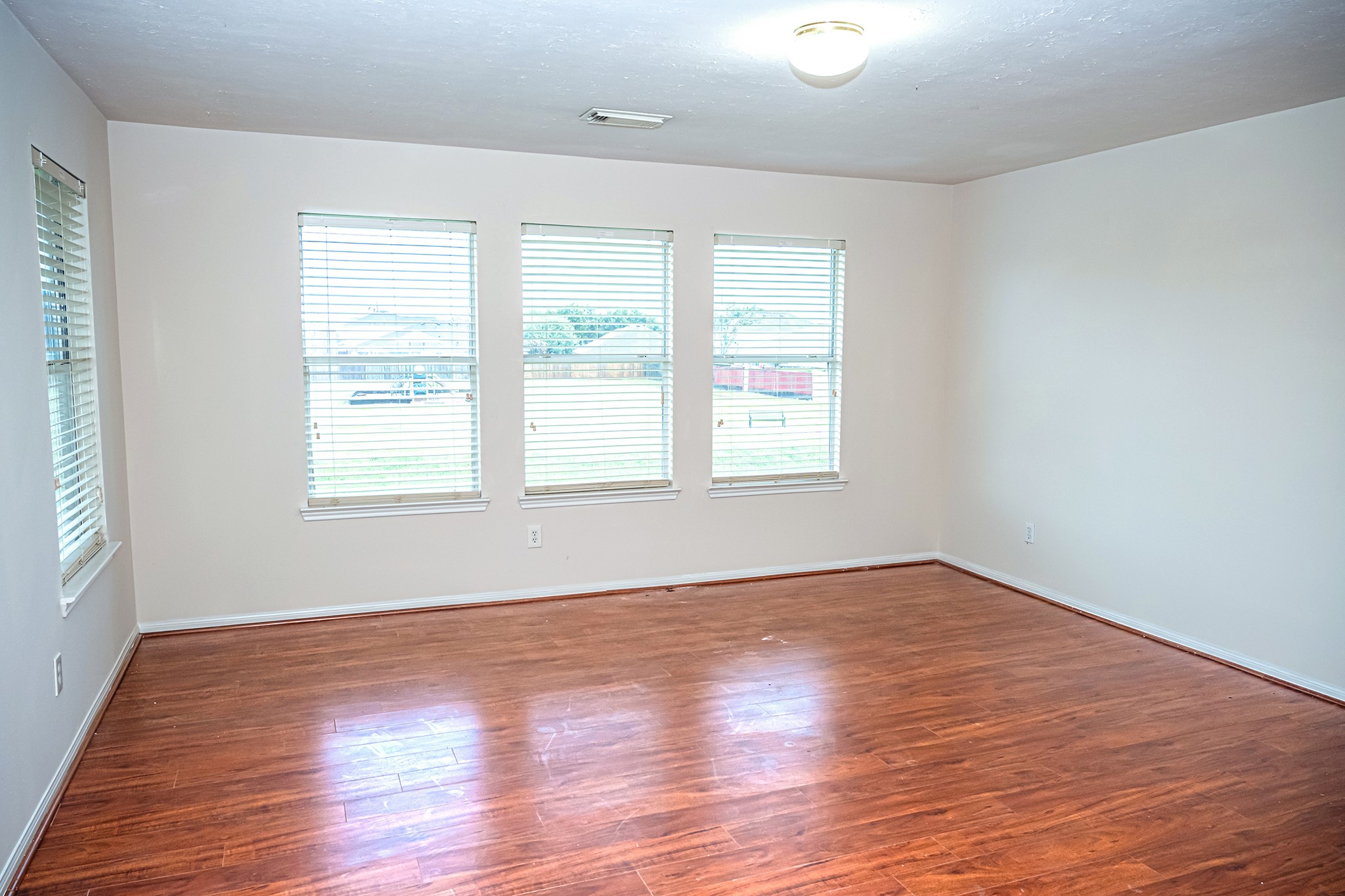 13758 Maximos Drive Property Photo 16