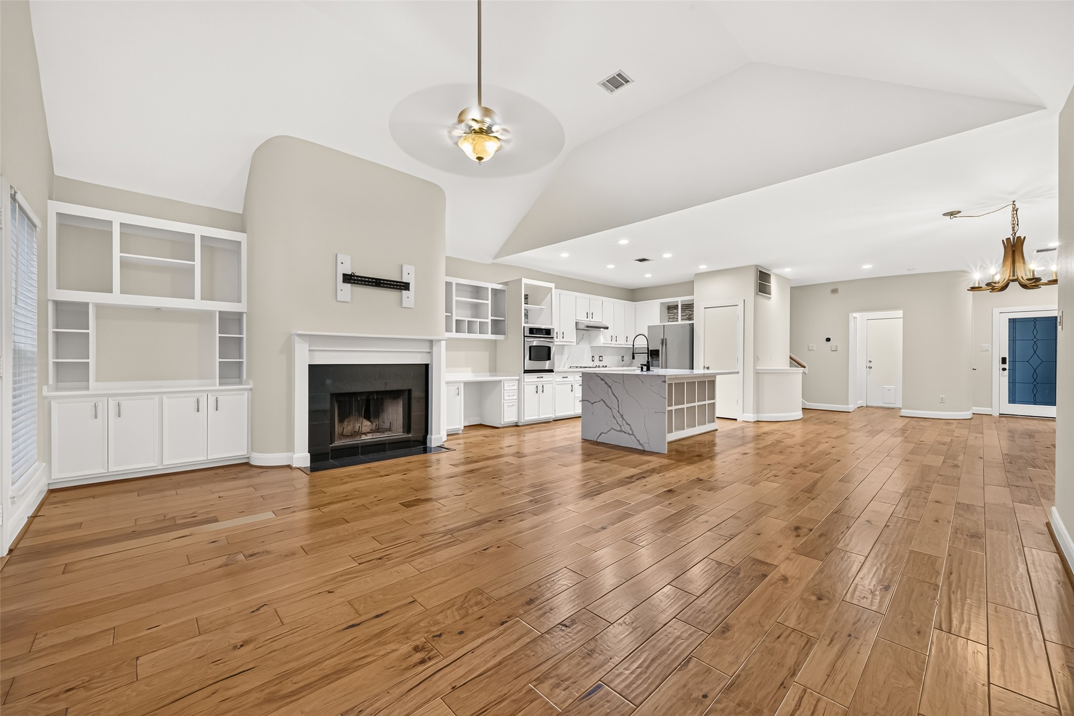 9817 Marlink Property Photo 1