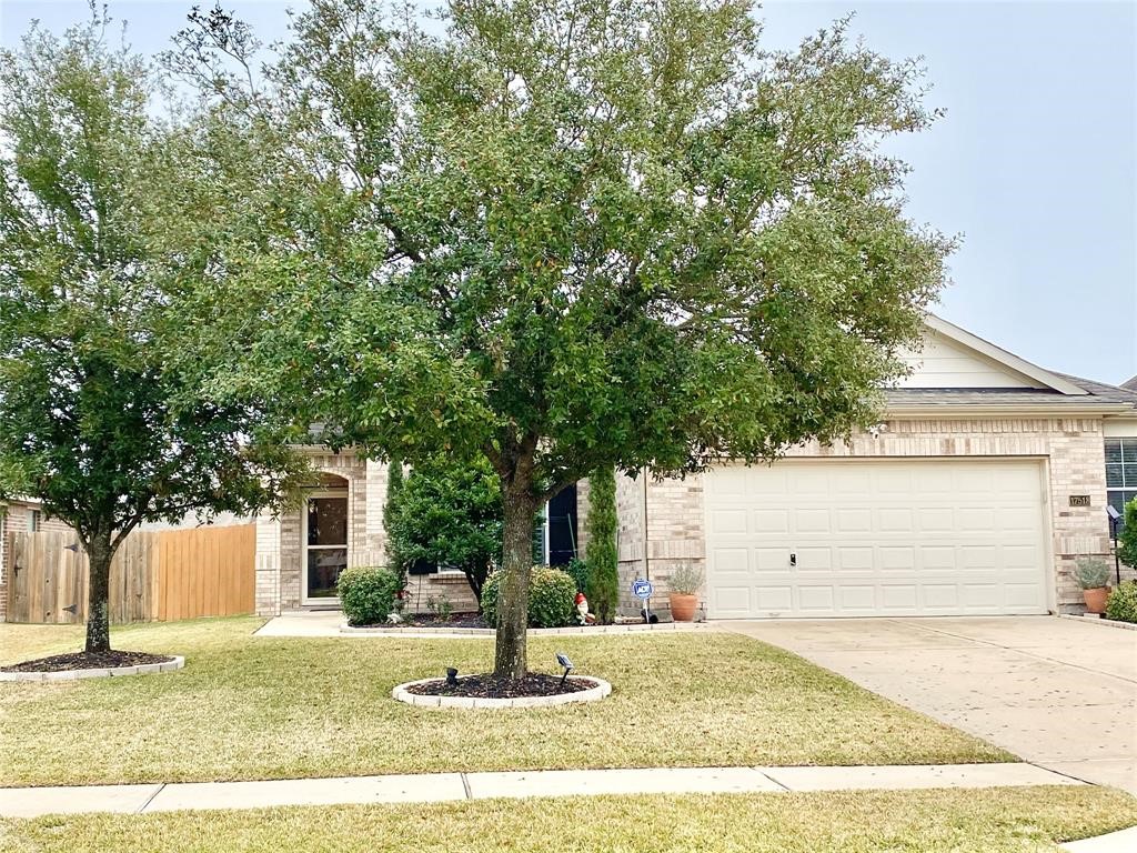17518 Stamford Oaks Drive Property Photo 4