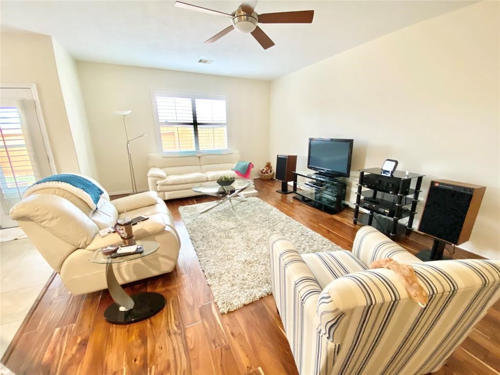 17518 Stamford Oaks Drive Property Photo 12