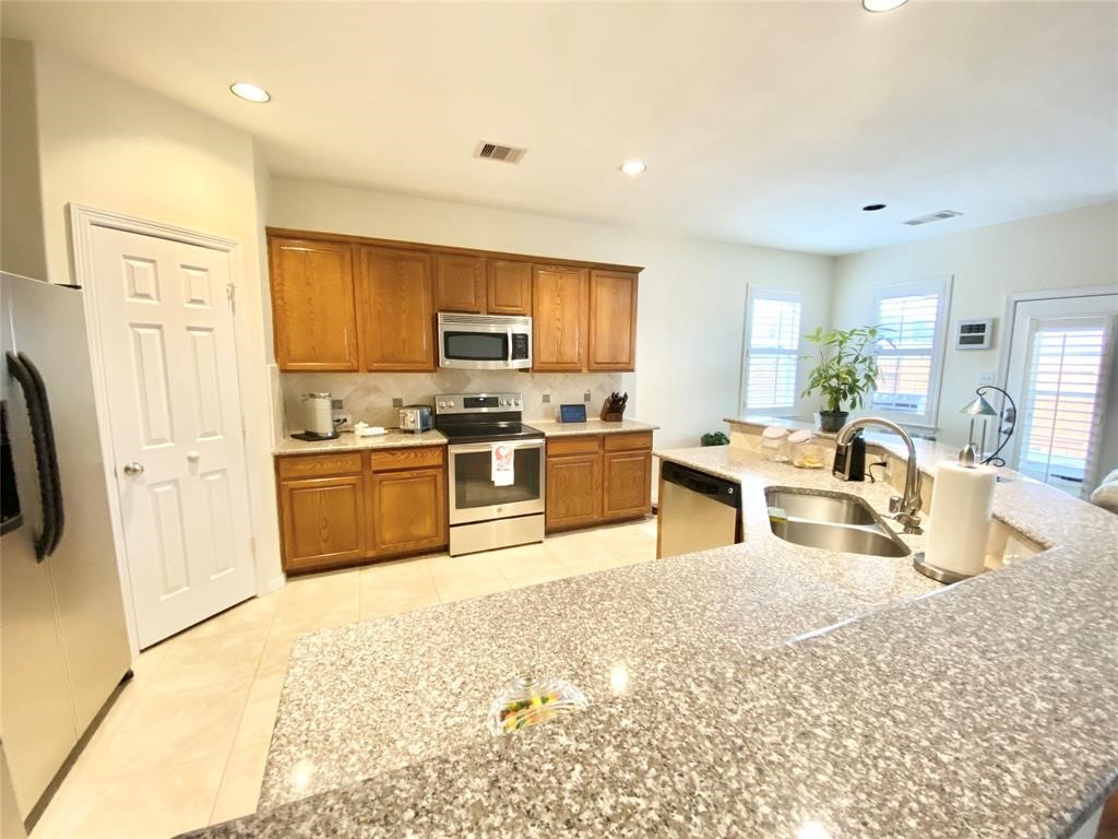 17518 Stamford Oaks Drive Property Photo 16