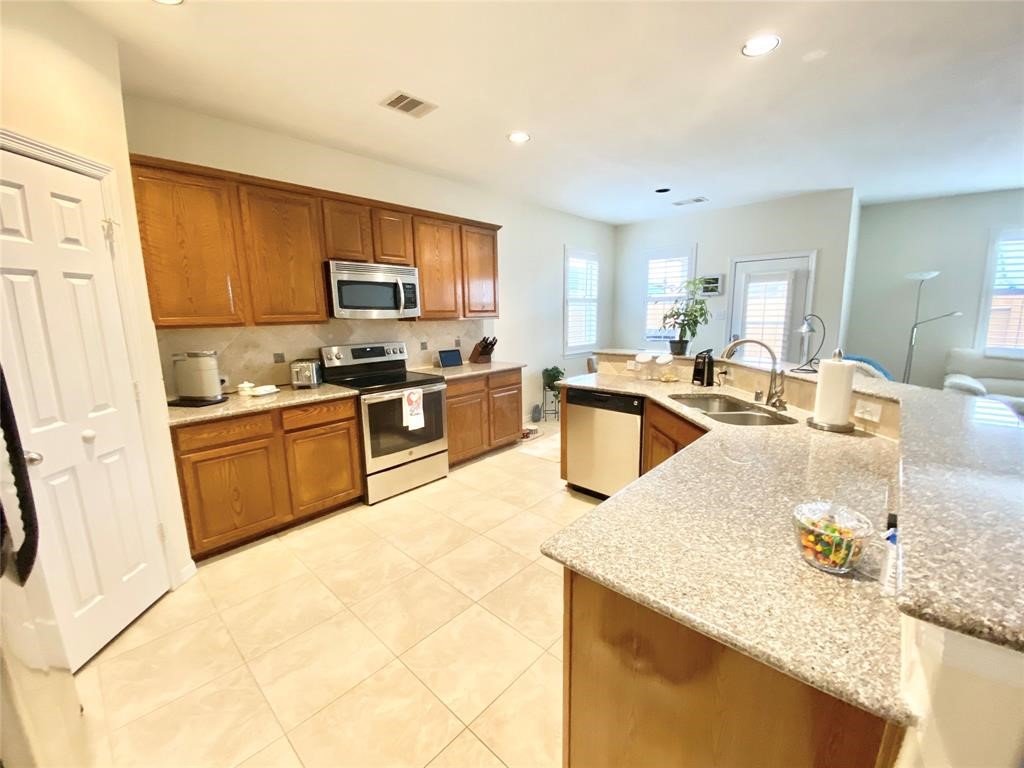 17518 Stamford Oaks Drive Property Photo 17