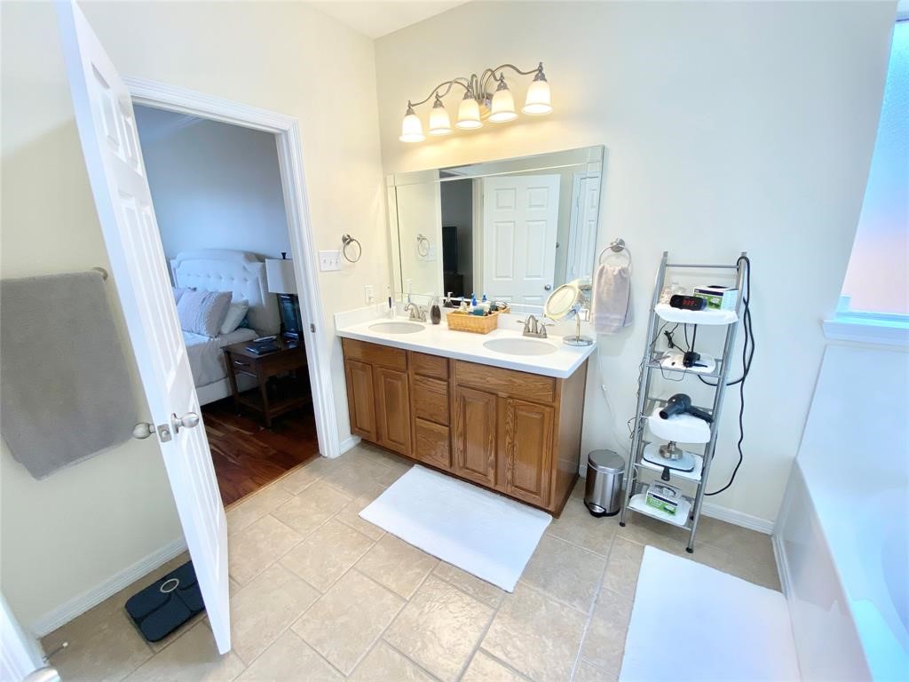 17518 Stamford Oaks Drive Property Photo 26