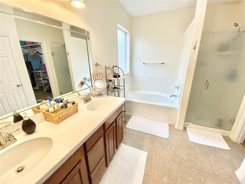 17518 Stamford Oaks Drive Property Photo 27