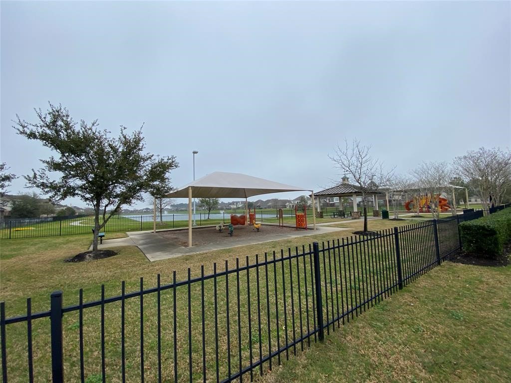 17518 Stamford Oaks Drive Property Photo 44
