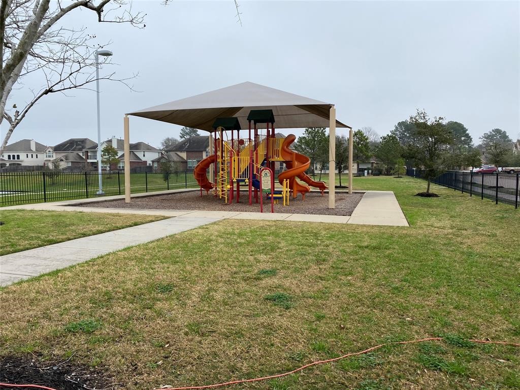 17518 Stamford Oaks Drive Property Photo 45