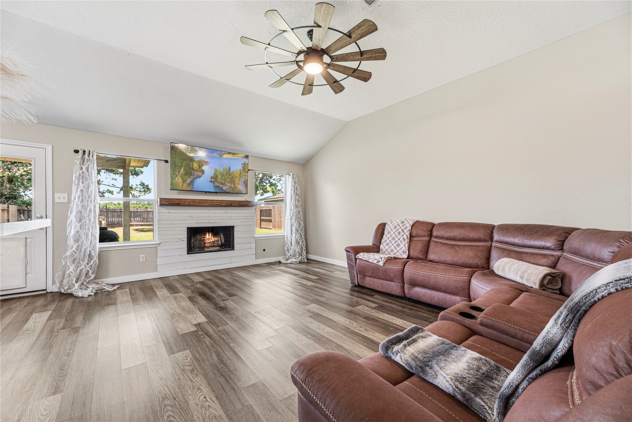 38315 E Sulphur Creek Drive Property Photo 6