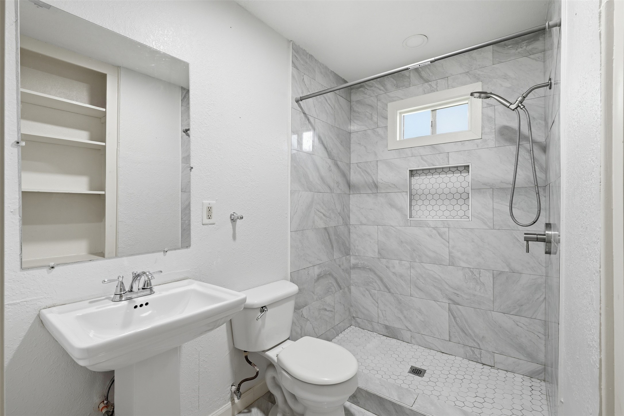 225 19th Avenue N Property Photo 6