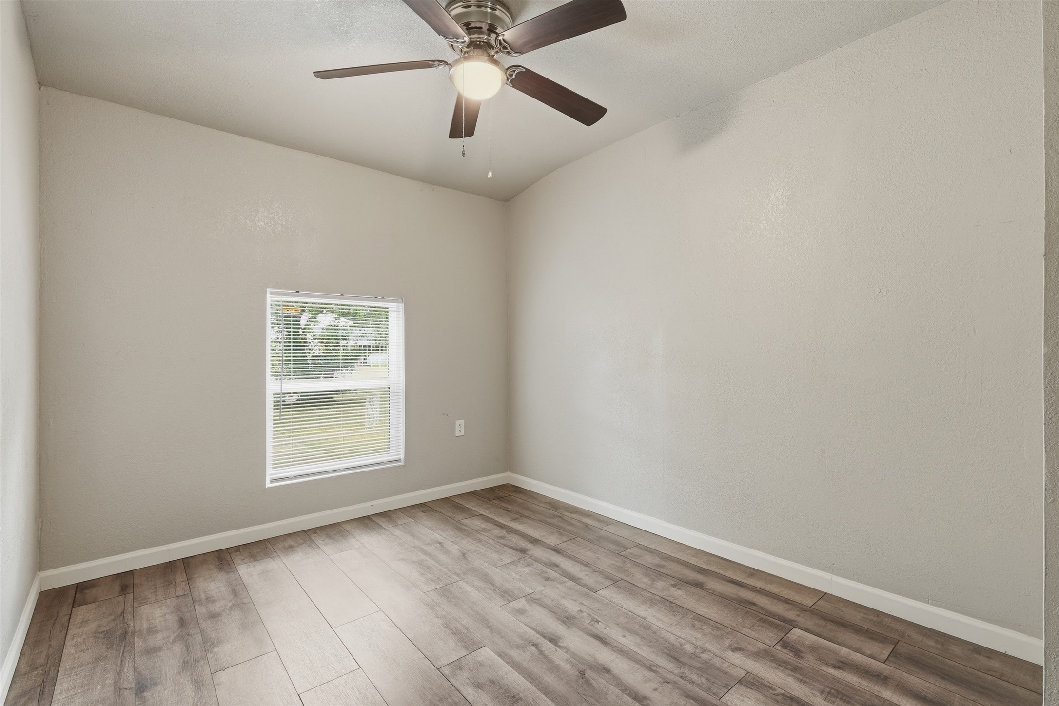 225 19th Avenue N Property Photo 11
