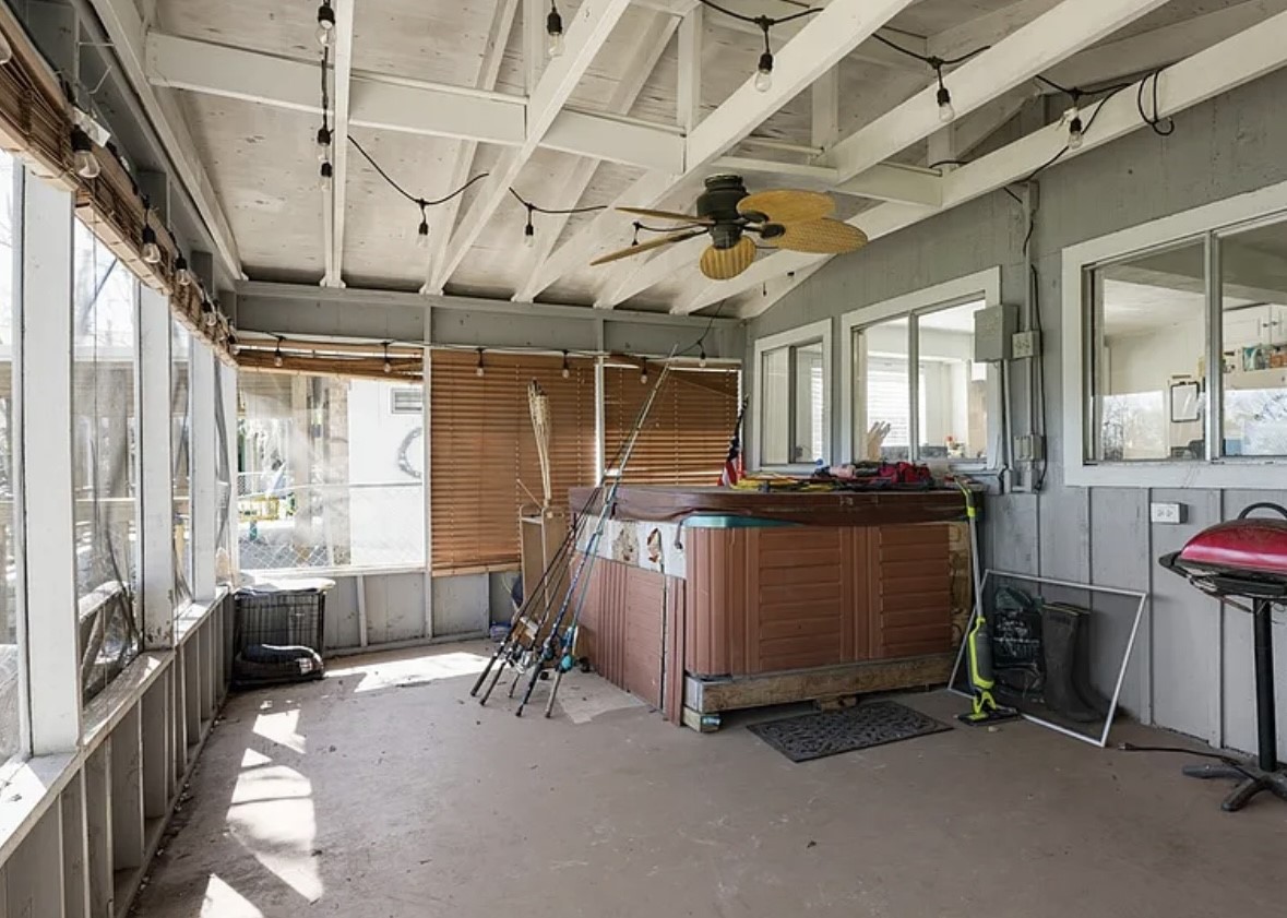 909 Private Road 652 Property Photo 16