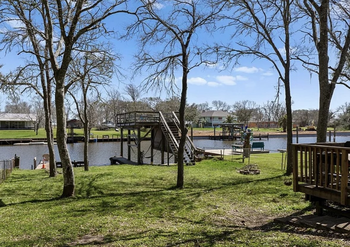 909 Private Road 652 Property Photo 17