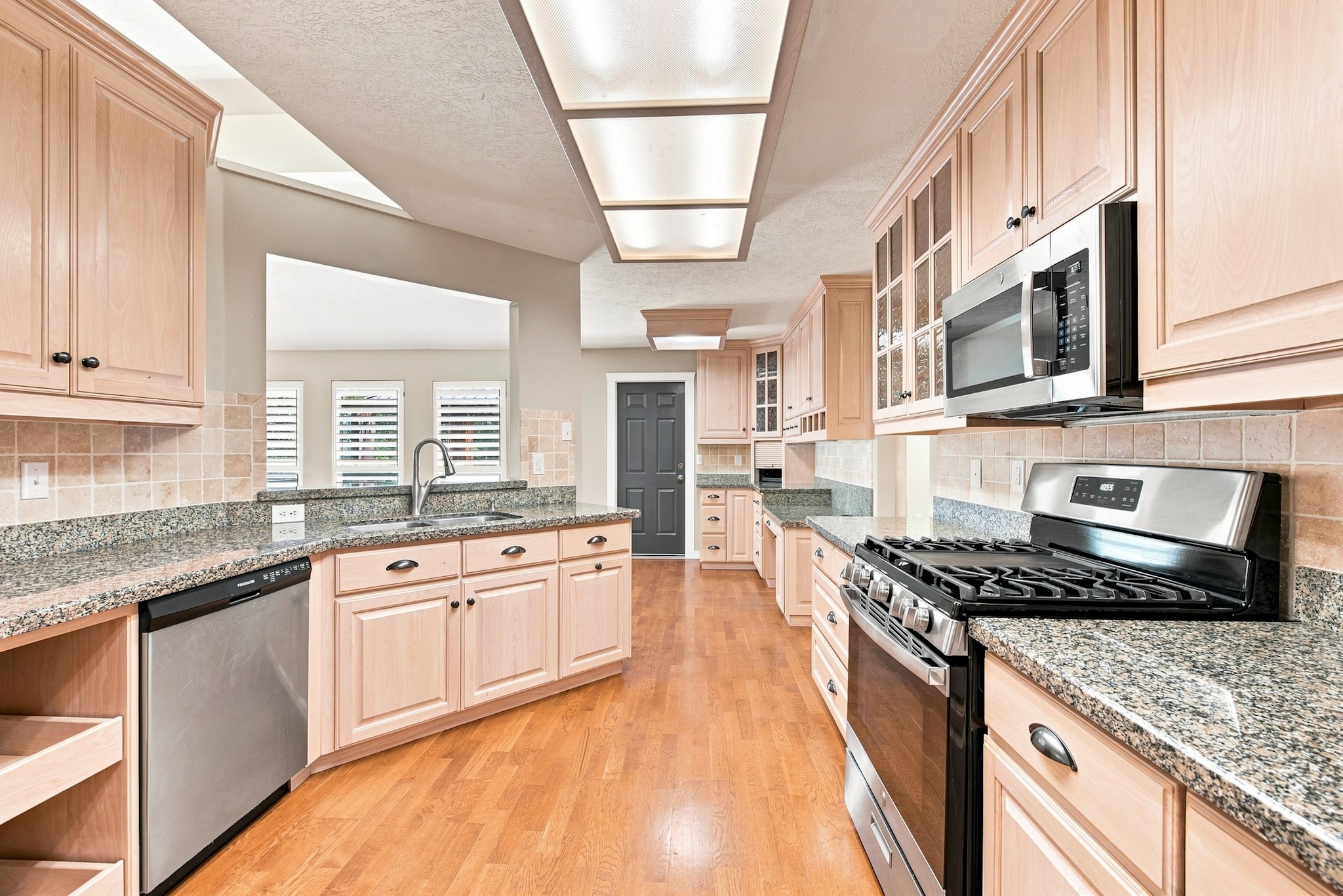 457 Shady Creek Drive Property Photo 8